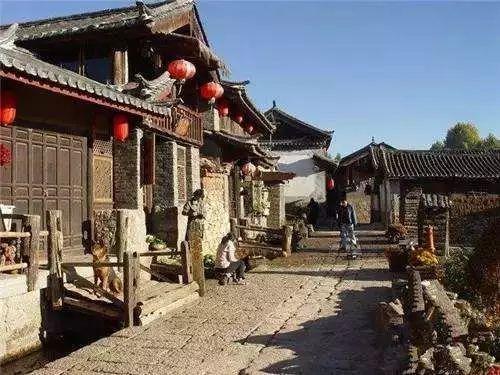 黄丝玛玛打望来福士、李子坝单轨穿楼……快来感受重庆遇上艺术IP